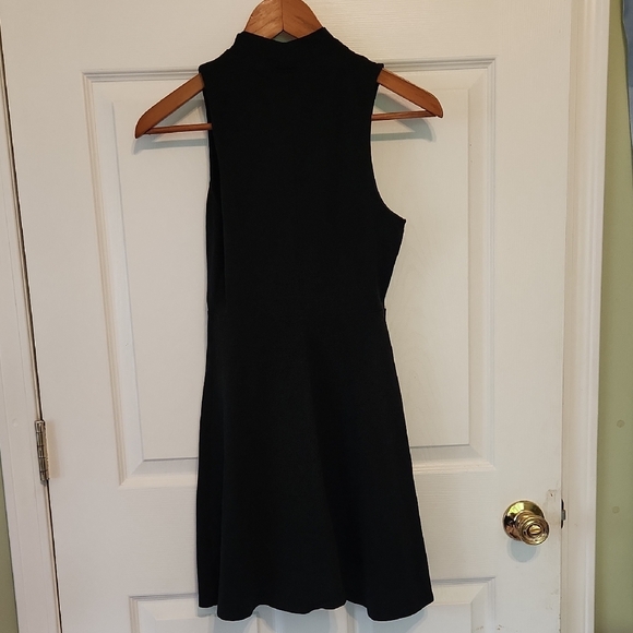 Express Classic Black V-Neck‎ Mini Dress - Picture 3 of 3